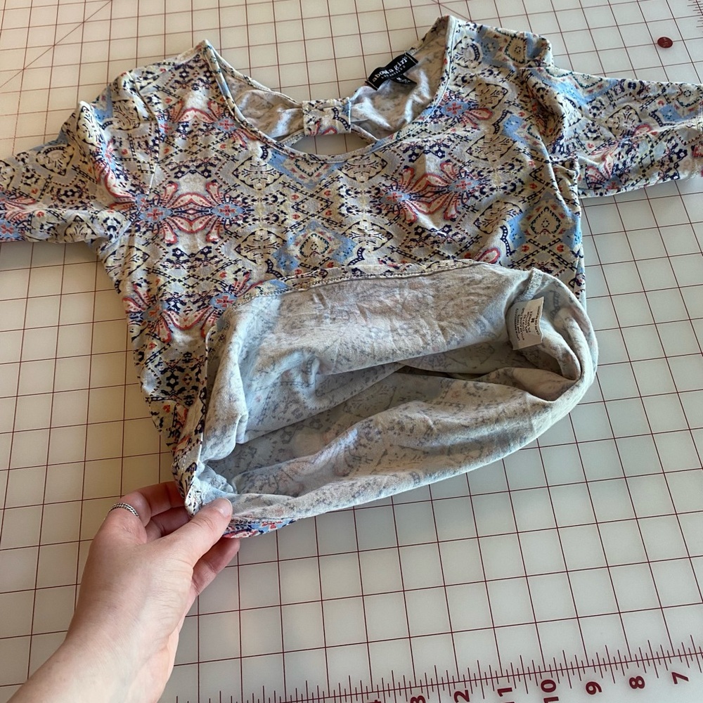 About A Girl Los Angeles size medium pastel colored paisley print bodycon - Picture 8 of 16